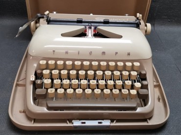 Máquina de escrever TRIUMPH