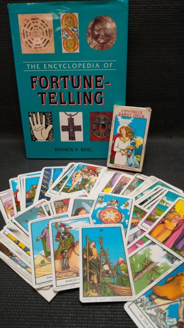THE ENCYCLOPEDIA OF FORTUNE-TELLING e BARALHO DE TAROT
