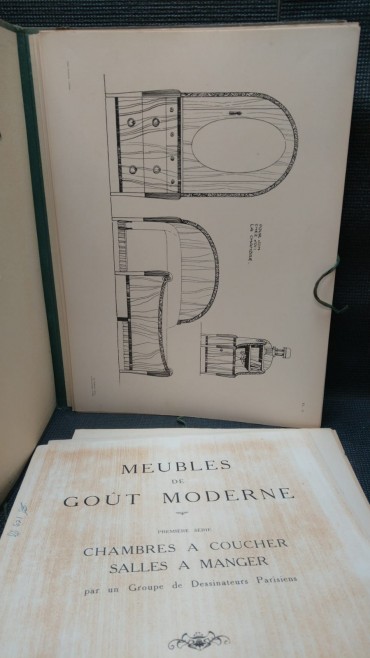 MEUBLE DE GOÛT MODERNE