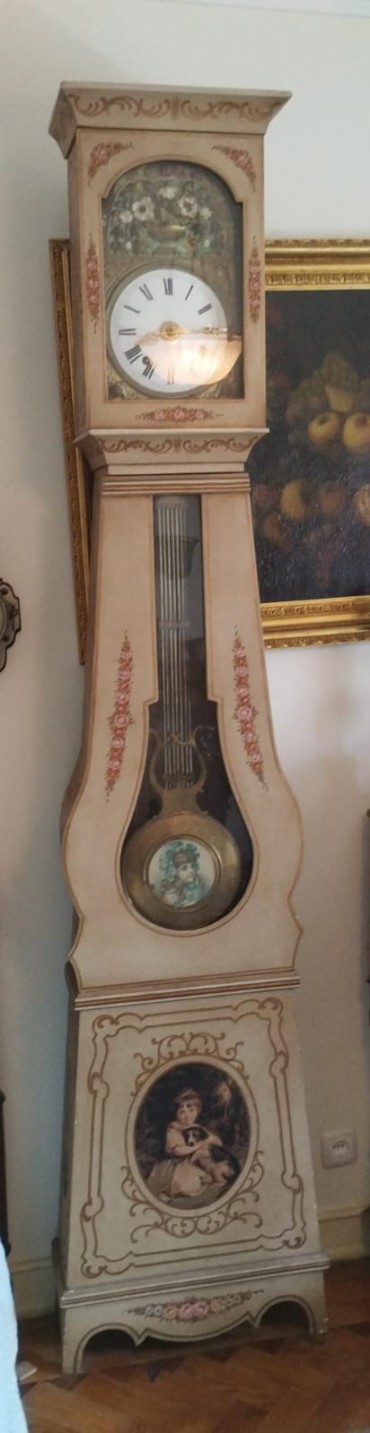 Relógio de caixa alta
