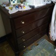 Cama, par de mesas de cabeceira, comoda, espelho, armário roupeiro