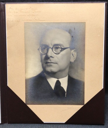 «Alberto da Veiga Simões - Fotografia com Assinatura e Dedicatória 1947»