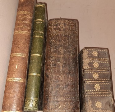 Quatro Livros Religiosos muito antigos