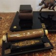 Base de tinteiro e calendário de secretária 
