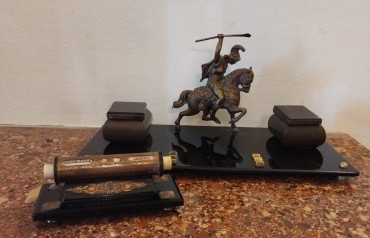 Base de tinteiro e calendário de secretária 
