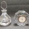 «Frasco de Perfume e Relógio»
