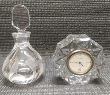 «Frasco de Perfume e Relógio»