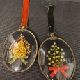 Par de molduras com arranjos florais