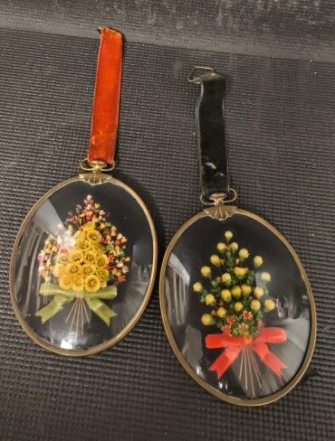 Par de molduras com arranjos florais