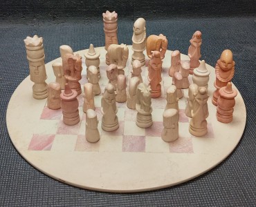 Tabuleiro de xadrez com peças 