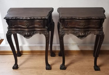 Par de mesas de apoio