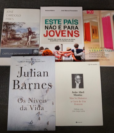 Lote de cinco livros