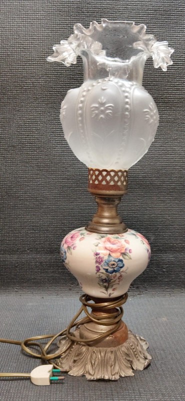 Candeeiro petróleo metal e porcelana