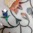 Prato com embutidos em pedras duras