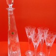 Garrafa e quatro cálices de cristal