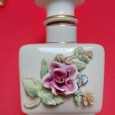 Dois frascos de perfume