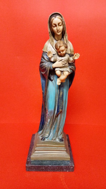 Escultura de Nossa Senhora com o menino