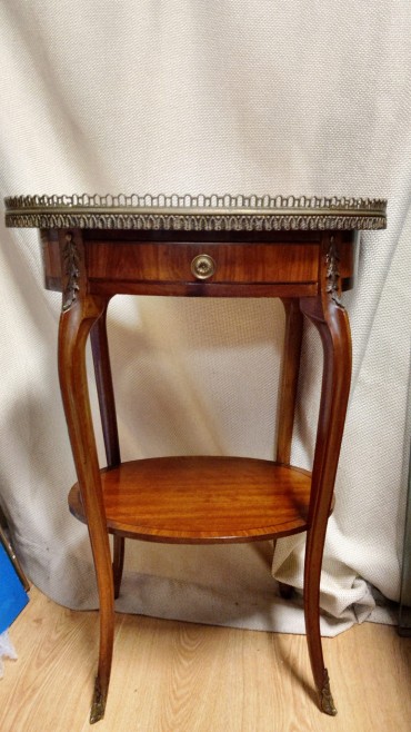 Mesa de apoio com gradinha