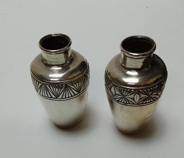 Par de jarras de pequenas dimensões