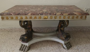Mesa de frente de sofá