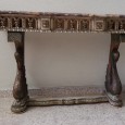 Mesa de apoio com cisnes