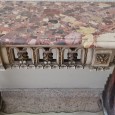 Mesa de apoio com cisnes
