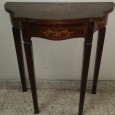Mesa de apoio com embutidos