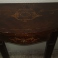 Mesa de apoio com embutidos