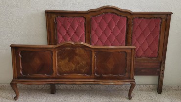 Cama com cabeceira estufada