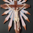 Cristo na Cruz em biscuit