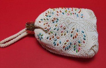Bolsa pano com aplicações coloridas
