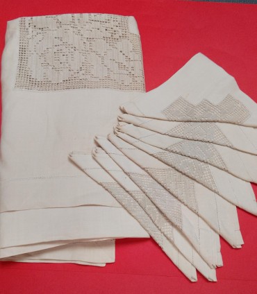Toalha com renda e guardanapos