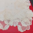 Toalha bordada com renda