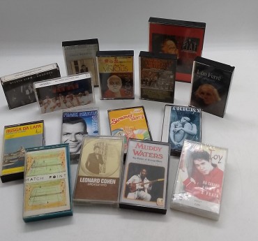 Quinze cassetes de áudio 