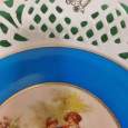 Um prato e quatro taças porcelana