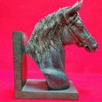 Serra livros cabeça de cavalo