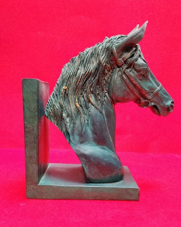 Serra livros cabeça de cavalo
