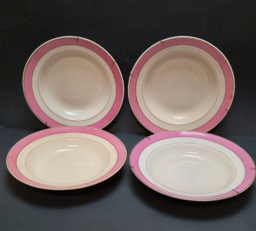 Quatro pratos de sopa Sacavém,