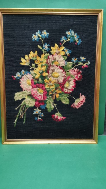 Composição floral bordada
