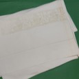 Lençol com renda aplicada