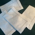 Bases  mesa em linho 