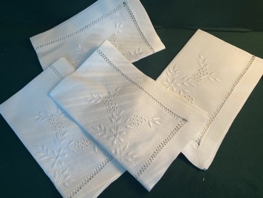 Bases  mesa em linho 
