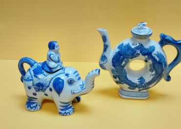 Dois bules - elefante e outro