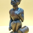 Figura africana sentada