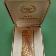 Isqueiro em metal amarelo