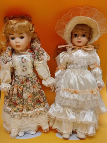 Duas bonecas porcelana