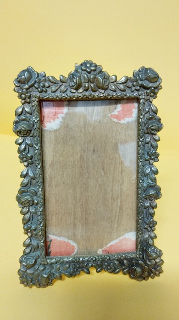 Moldura com flores relevadas (média)