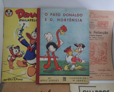 Caderneta + presépio para montar e livros infantis