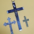 Três crucifixos