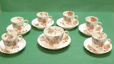 Seis chávenas café e uma de chá